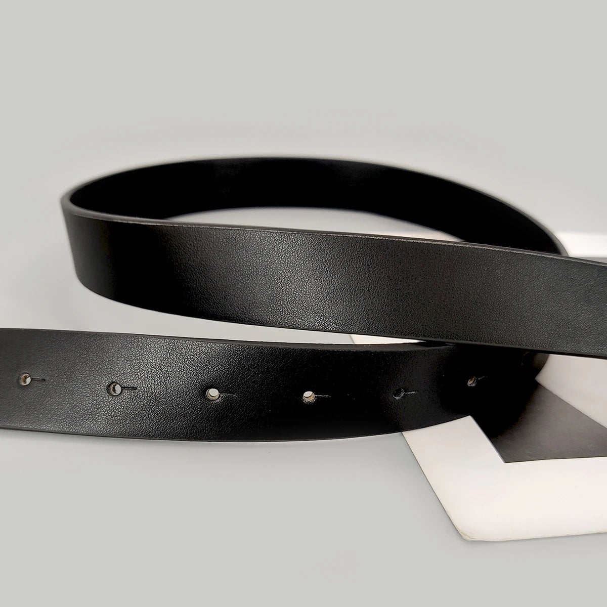 Black Leather Belt - Abstract Buckle for Slim and Stylish Looks